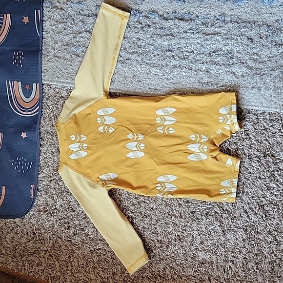 🪶NWOT Rashguard UPF 50+ Swimsuit - Picture 2 of 4